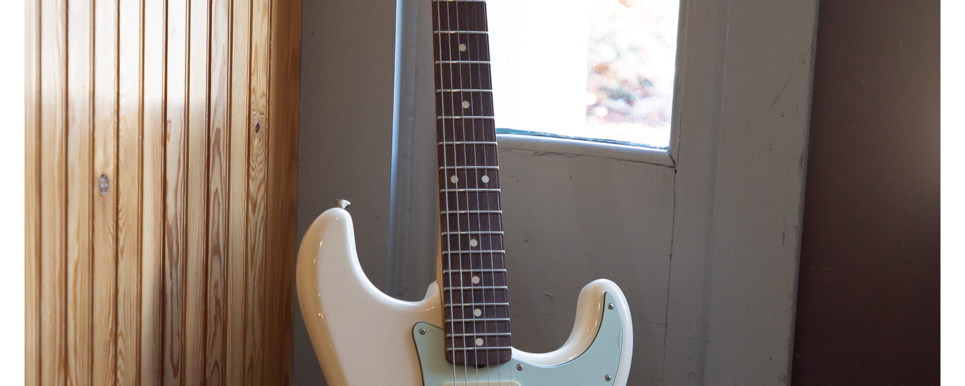 Fender Vintera '60s Stratocaster Modified – Olympic White | Mass 