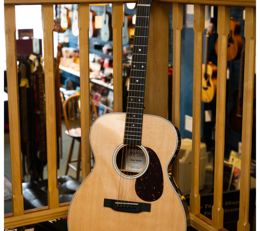 Martin Acoustic Guitars - 000-13E