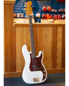 Squier Classic Vibe '60s P Bass - Olympic White