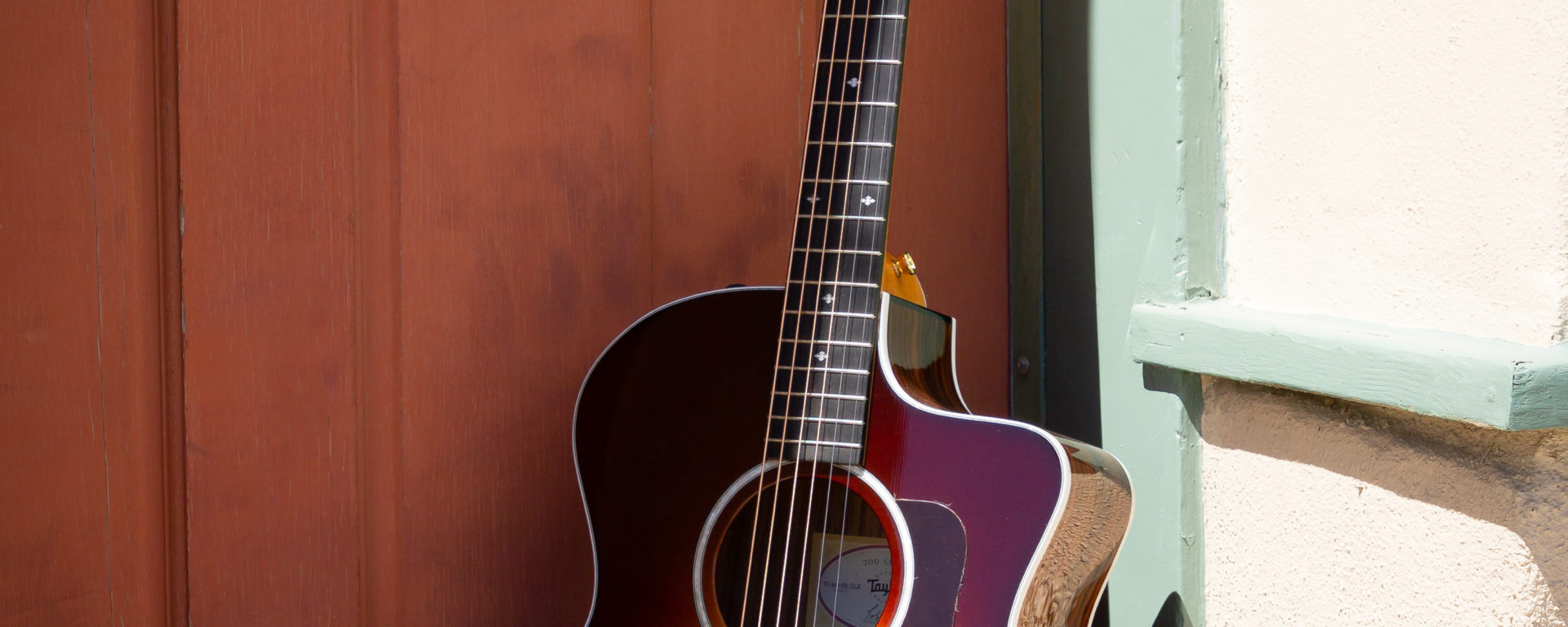 Taylor Acoustic Guitars - 214ce Deluxe - Sunburst