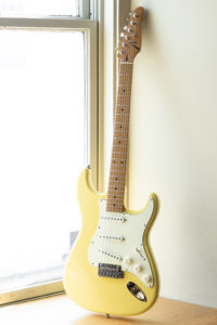 Tom Anderson Electric Guitars - Icon Classic - Mellow Yellow - Distress Level 1